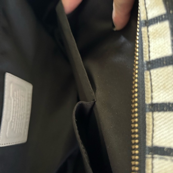 Excellent Used Condition Blk and cream Coach Satchell handbag - Picture 15 of 15